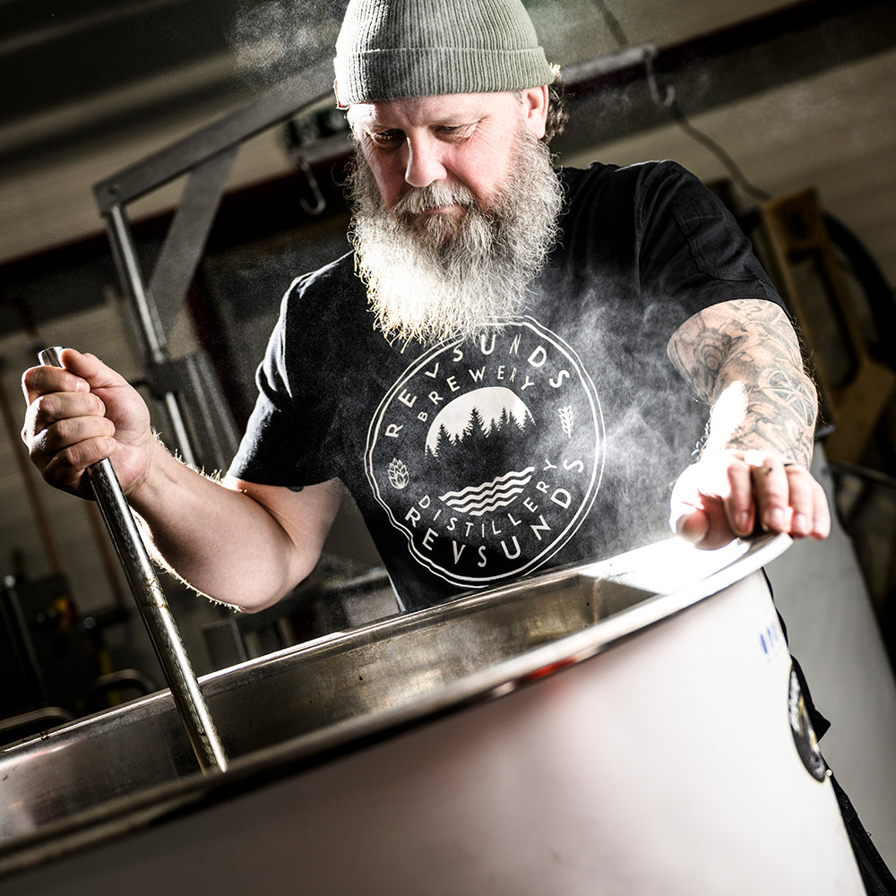 T-shirt - Svart Brewery & Distillery
